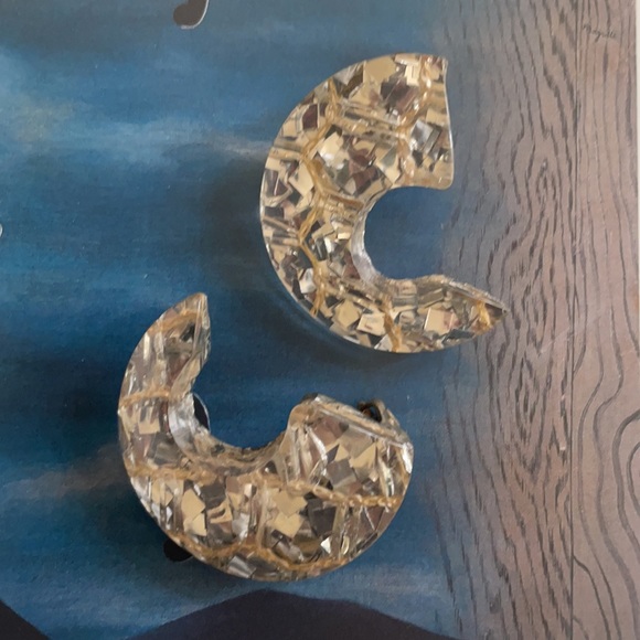 Vintage 3D Metallic Plexiglass Crescent Clip Earrings - Picture 4 of 5